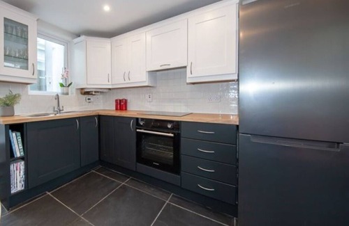 Portobello House | Spacious & Stylish 1BD Cottage—Portobello Dublin!