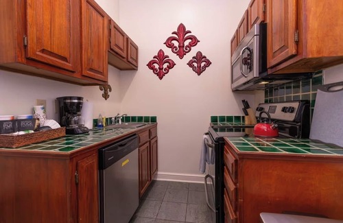 French Quarter Hotel | Spacious & Stylish 3-Room Garden Suite – Creole Charm in French Quarter