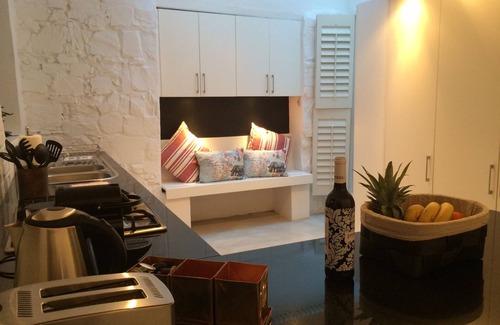 Cape Town City Centre House | SPACIOUS, STYLISH, CENTRAL , SUNNY