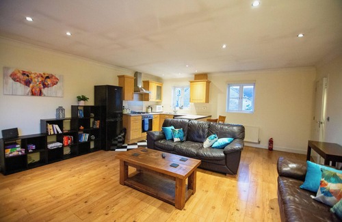 Frome Apartment | Spacious stylish entire coach-house in the beautiful Somerset town of Frome