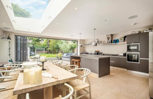 Ravenscourt Park House | Spacious & Stylish Family Home With Lovely Garden
