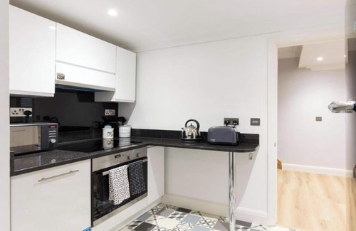 Bayswater Apartment | Spacious & Stylish Mews House in Central London