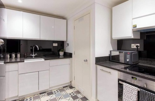 Bayswater Apartment | Spacious & Stylish Mews House in Central London