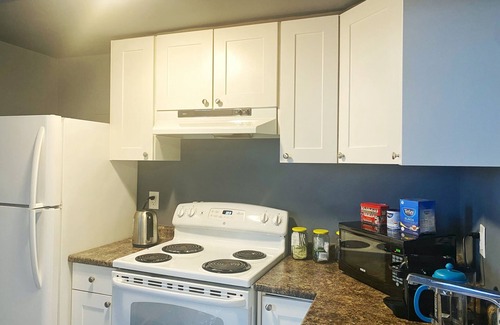 Barrie Apartment | Spacious Stylish Private 2-Bedroom Apartment