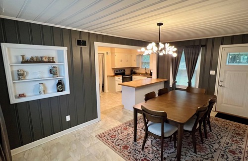 Wauwatosa House | Spacious, Stylish Retreat. Cozy and Quiet. Centrally located 3 bed Ranch