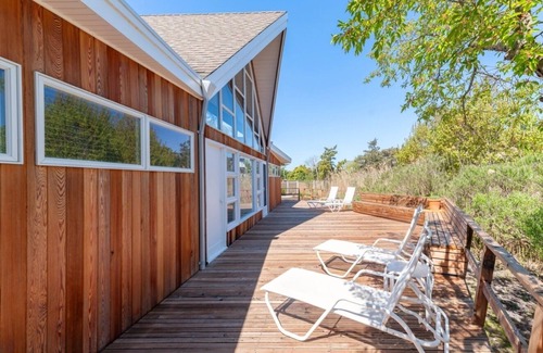 Seaview House | Spacious & Stylish Seaview House available July 2025