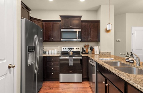 Tumwater House | Spacious + Stylish Tumwater Townhome + Walking distance to food + parks