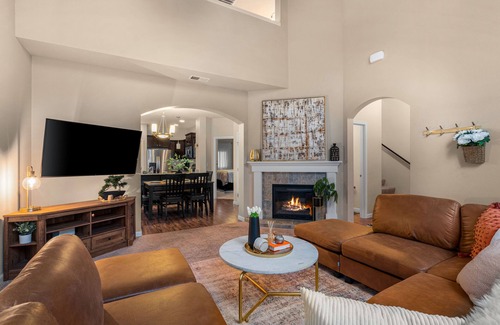 Tumwater House | Spacious + Stylish Tumwater Townhome + Walking distance to food + parks