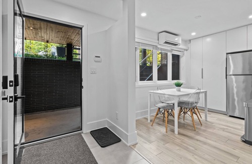 Lambton House | Spacious & Stylish Walk-Out - SuperHost