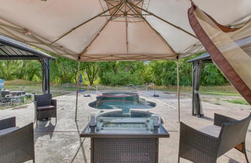 Preston House | Spacious Sugar Creek Lodge on Scenic Cub River!