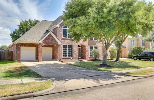 Sugar Land House | Spacious Sugar Land Home with Yard and Pool Access!