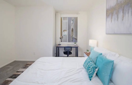 Guildford Apartment | Spacious suite minutes to Vancouver