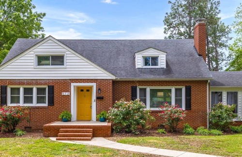 Graham House | Spacious, Sunlit Retreat w/Huge Yard