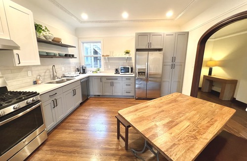 Laurel Heights Condo | Spacious & Sunny 6BR/3.5BA Home in Upscale Neighborhood