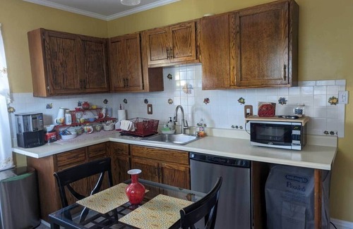 Montclair House | Spacious Sunny Apt: Walk to Shop, Eat & NYC Train
