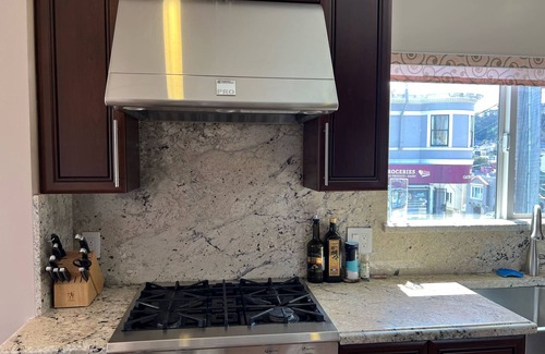 Dolores Heights House | Spacious Sunny Two Bedroom+office Mediterranean Top Floor House