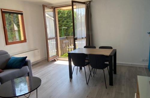 Touques Apartment | Spacious T3 with balcony - close to town center
