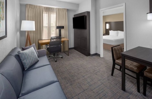 Oldsmar Hotel | Spacious Tampa Suites: Full Kitchen, Free Breakfast & Outdoor Pool
