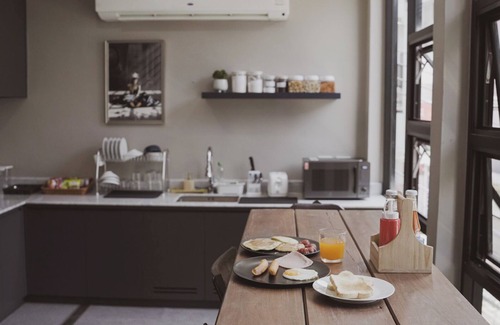 Yan Nawa House | Spacious building in welcoming Krung Thep Maha Nakhon with AC