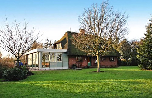 Grellsbull House | spacious thatched cottage with many extras