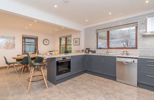 Gwynedd- Snowdonia Cottage | Spacious Three Bedroom Holiday Cottage in Betws y Coed | Creigia-Betws