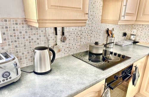 Wallasey House | Spacious Three Bed House & Private Garden - New Brighton Beach & Promenade
