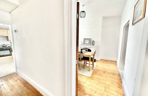 Wallasey House | Spacious Three Bed House & Private Garden - New Brighton Beach & Promenade
