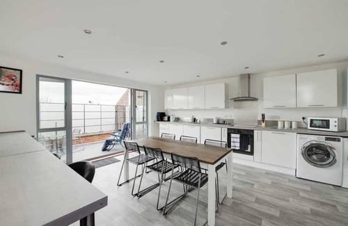 Portsmouth Apartment | Spacious three bedroom top floor flat with amazing views
