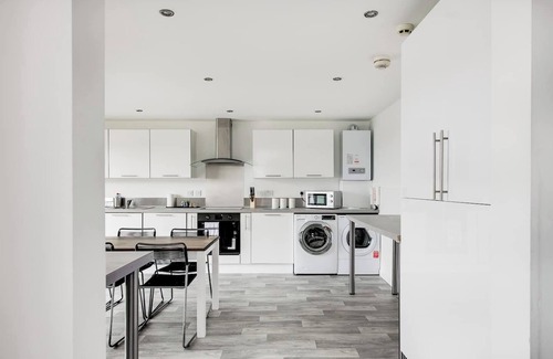 Portsmouth Apartment | Spacious three bedroom top floor flat with amazing views