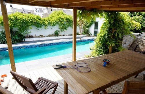 Plymouth House | Spacious Town House with Swimming Pool