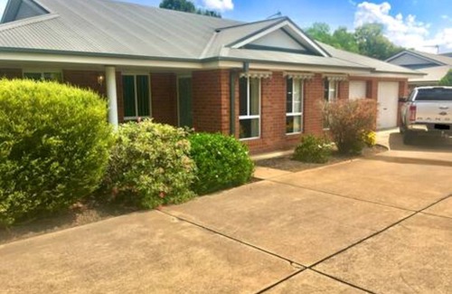 East Wagga Wagga Apartment | Spacious townhouse located in the CBD!