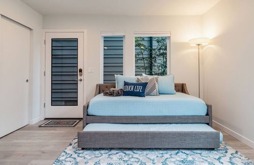 Brighton House | Spacious Townhome close to downtown, Lightrail, sport arenas & Pike Place market