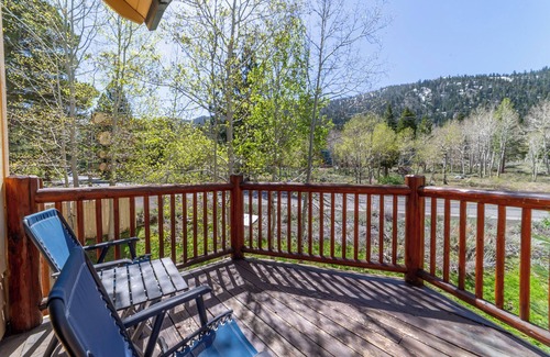 June Lake House | Spacious Townhome + Deck & Views 427