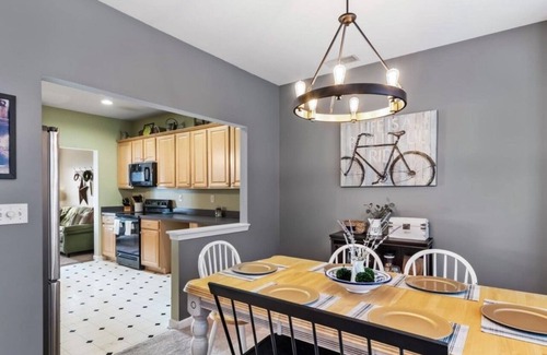 Cornelius House | Spacious Townhome near Lake Norman in fantastic neighborhood