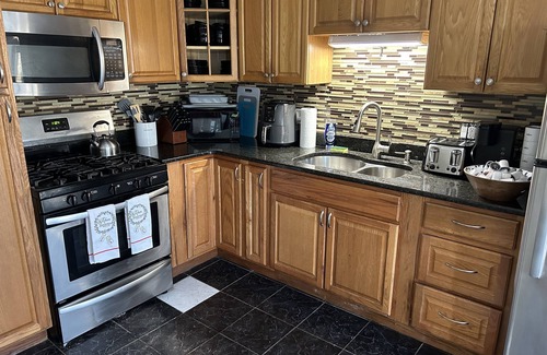 Randolph House | Spacious townhome sleeps 10 centrally located