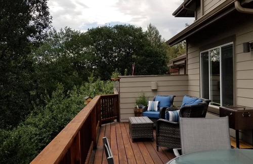 Klamath Falls House | Spacious Townhome in the Running Y Resort!