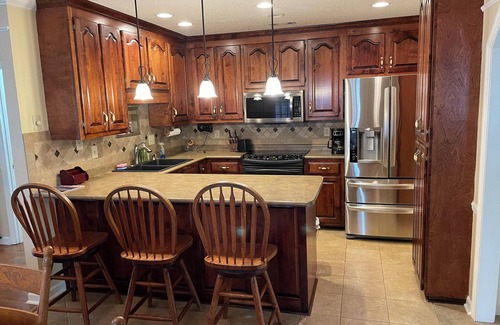 Decatur House | Spacious Townhome with Four Seasons Room
