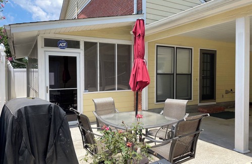 Decatur House | Spacious Townhome with Four Seasons Room