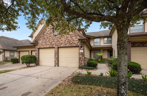 Barker House | Spacious Townhome With KING SUITE&Spa Tub