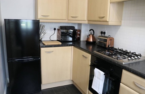Tipton Apartment | Spacious Townhouse Tipton, Ideal for Contractors, Travellers & Families