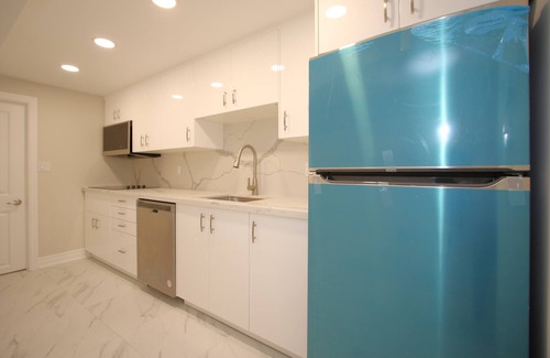Richmond Hill House | Spacious Townhouse NEW townhouse with two kitchens for a large familynn