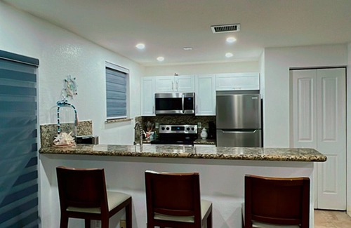 North Bimini House | 🏝️ Spacious Townhouse 2-Bedroom with Private Balconies & Backyard BBQ,