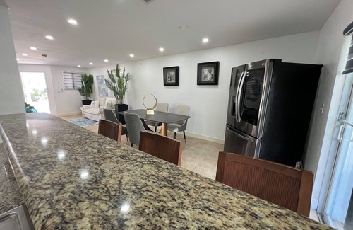 North Bimini House | 🏝️ Spacious Townhouse 2-Bedroom with Private Balconies & Backyard BBQ,