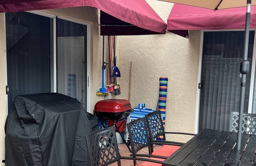 The Hammocks House | Spacious townhouse for big parties, great location