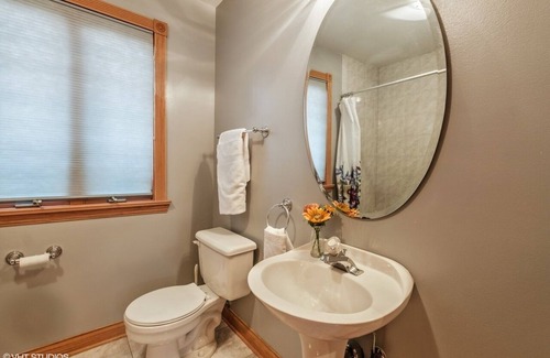 Wilmette House | Spacious Townhouse in Wilmette near lake and NW