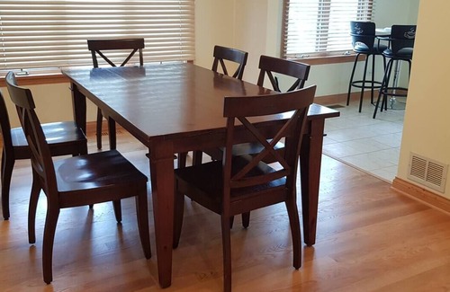 Wilmette House | Spacious Townhouse in Wilmette near lake and NW