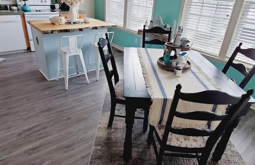 Long Neck House | Spacious townhouse near the bay and close to Rehoboth, Lewes and Bethany