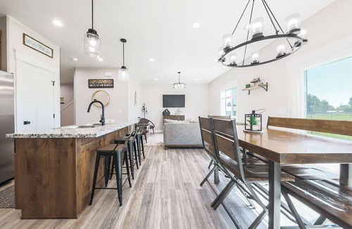 Ashton House | Spacious Townhouse Sleeps 10ppl!