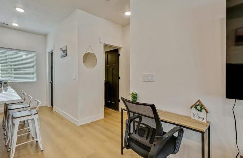 People's Freeway House | Spacious townhouse - Mins to Downtown SLC - Garage
