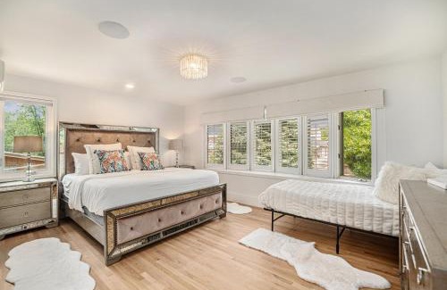 Cherry Creek House | Spacious Townhouse W Sauna, Gym & Yard
